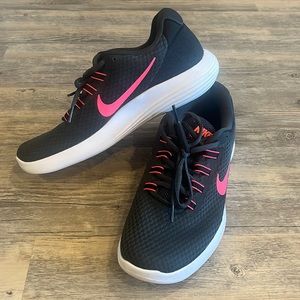 Nike Lunar Converge Shoes